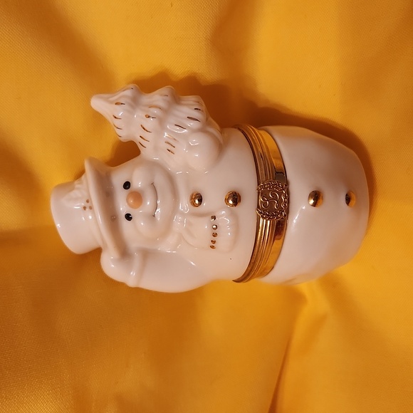 Lenox Snowman Limoge Box with snowflake charm. - Picture 2 of 8